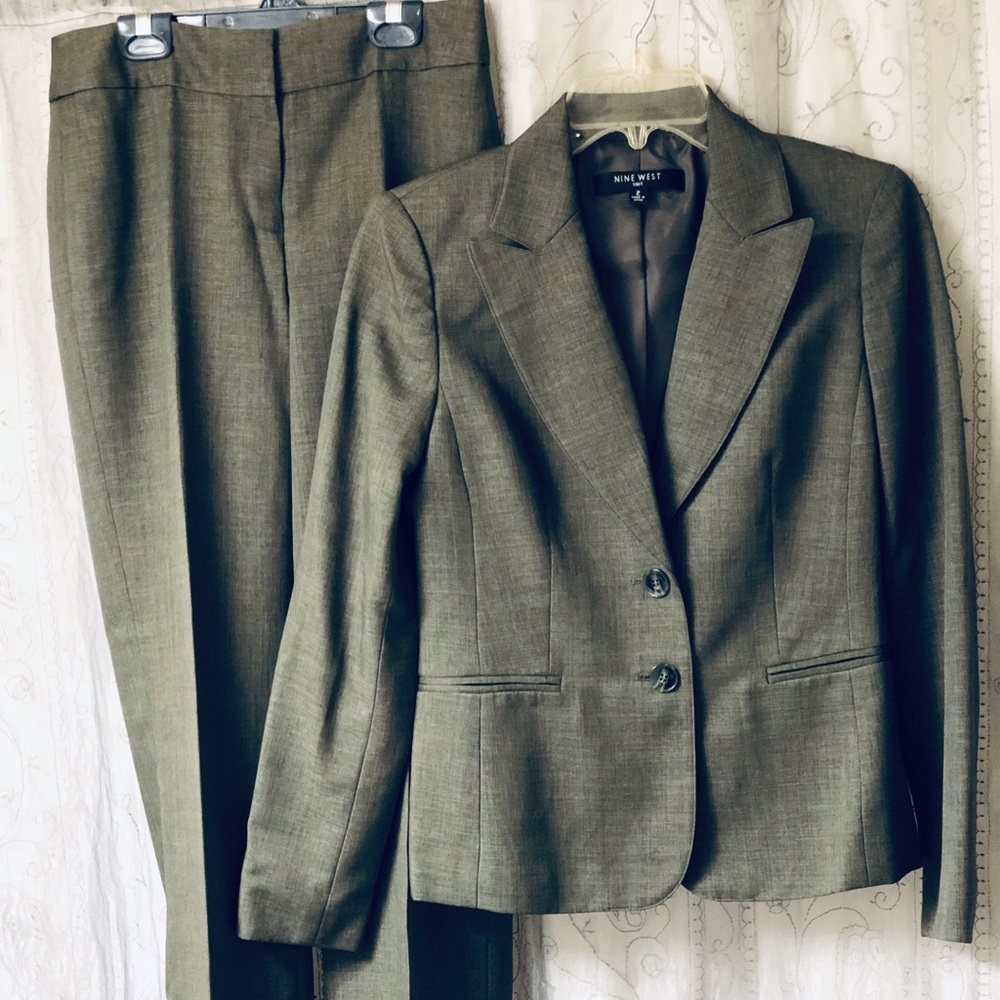 Nine West 2 pc, size 2 brown suit. NWOT never worn